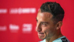 Andrés Guardado sería baja del Betis tres semanas por lesión