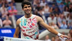 Carlos Alcaraz brilla ante Arnaldi para avanzar a cuartos de final del US Open