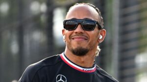 "Lewis Hamilton, el encargado de encabezar la persecución de Checo Pérez"