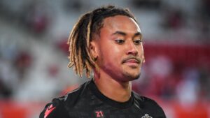 Alexis Beka Beka, futbolista del OGC Nice, está a salvo tras amenazar con tirarse de un puente