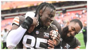 David Njoku de los Browns sufre accidente doméstico que le causa quemaduras