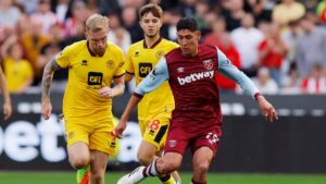 Edson Álvarez sale ovacionado en la victoria del West Ham sobre el Sheffield United