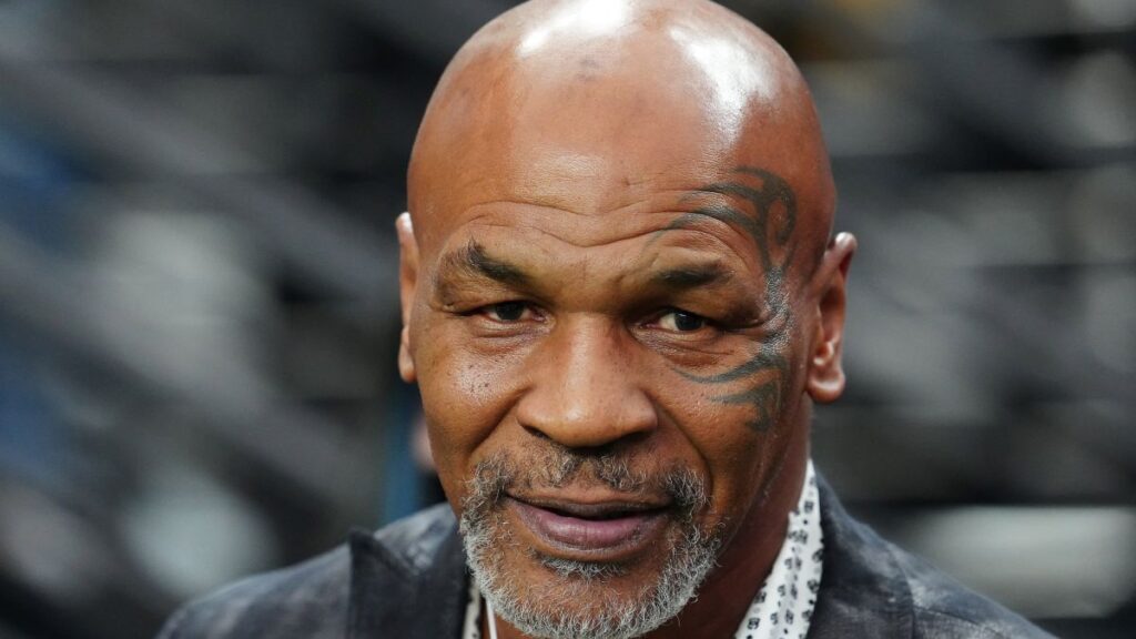 Mike Tyson cuestiona a Jermell Charlo como rival del Canelo: "Debería haber sido su hermano"