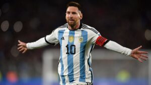 Lionel Messi aterriza en Argentina para disputar las eliminatorias mundialistas ante Paraguay y Perú