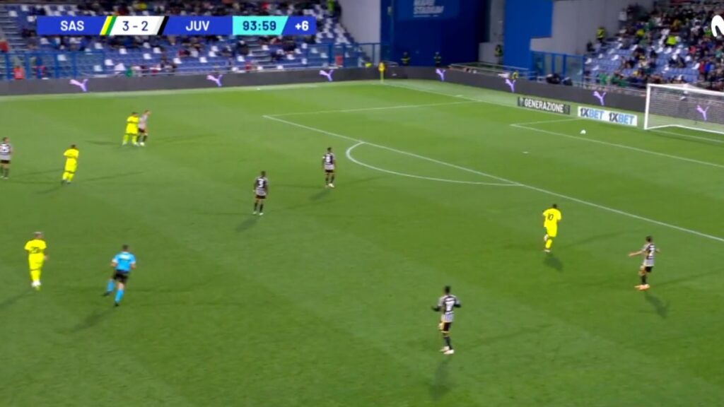 Un infame error en la salida de la Juventus, en específico, entre Wojciech Szczęsny y Federico Gatti originó el gol más absurdo del año.