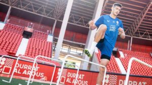 César Montes se pierde el vibrante empate entre Almería y Granada en el derbi andaluz