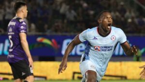 Diber Cambindo se luce con un doblete y Cruz Azul rescata el empate ante Mazatlán
