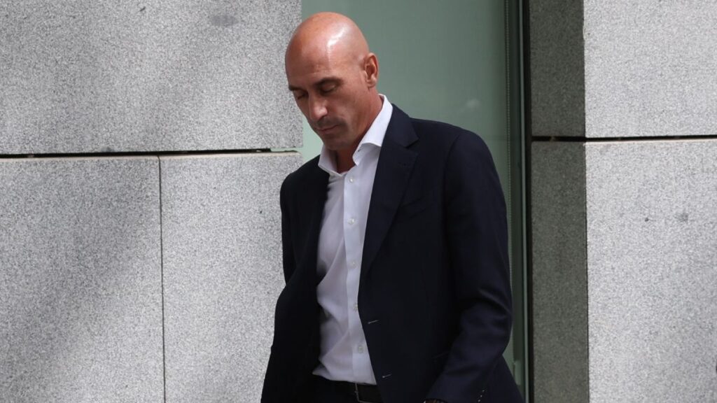 Luis Rubiales habría presionado a una jefa de prensa para manipular pruebas