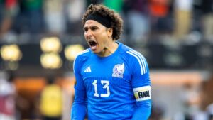 Guillermo Ochoa ya está en México y será el último en reportar con la selección en el CAR