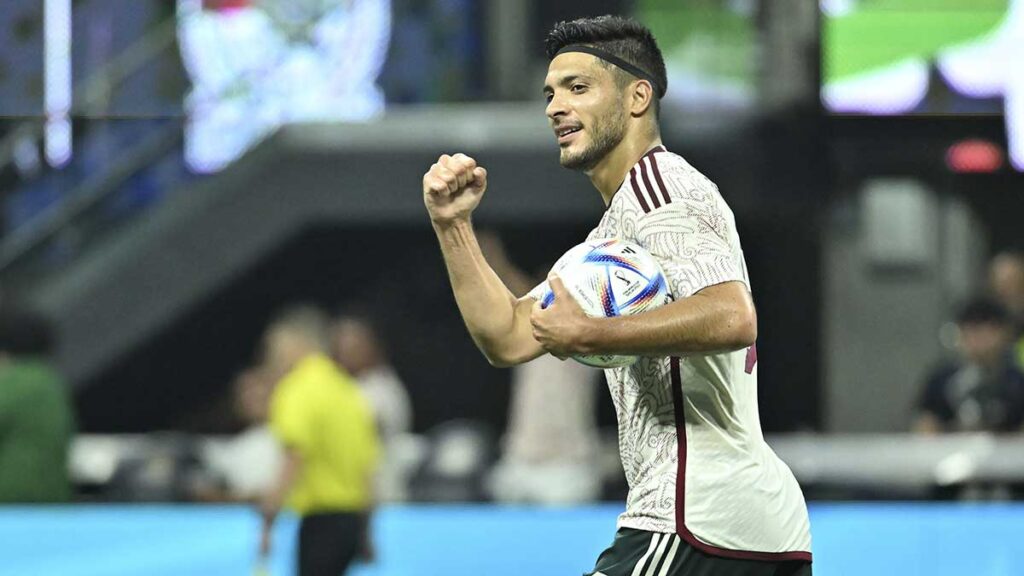 Raúl Jiménez brilló en el empate de la selección mexicana. Imago 7