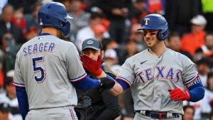 Los Rangers acaban con Orioles y toman ventaja de dos juegos antes de regresar a casa