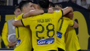 Con Orbelín Pineda y Rodolfo Pizarro, el AEK Atenas golea al Panetolikos
