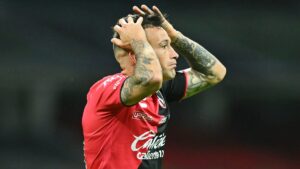 Brian Lozano será operado por una fractura de rótula; se pierde el resto del torneo
