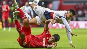 Las Chivas rescatan un punto que sabe a poco ante Toluca