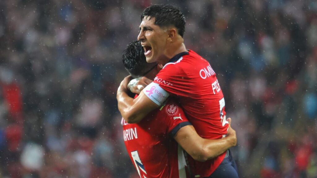 Chivas golea a Atlas en el Clásico Tapatío