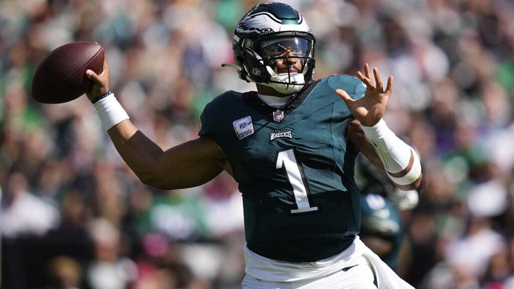 Jalen Hurts brilló con los Eagles. AP