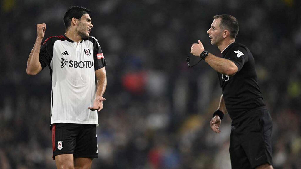 Raúl Jiménez no logra romper su sequía goleadora. Reuters