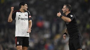 El Chelsea rompe su sequía goleadora, aprovecha los garrafales errores defensivos y vence al Fulham de Raúl Jiménez