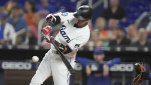 ¡Luis Arráez hace historia en la MLB!