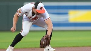 Los Orioles de Ramón Urías vencen a los Red Sox; llegan a 101 triunfos por primera vez desde 1979