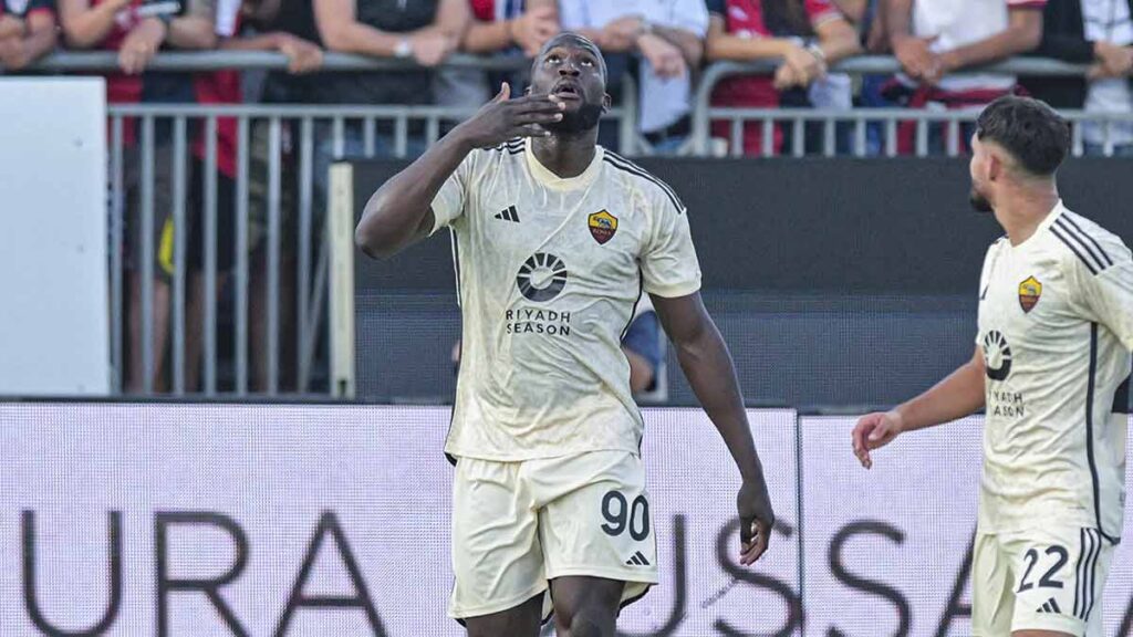Lukaku anotó dos veces para que la Roma derrotase el domingo 4-1 al colista Cagliari. Reuters