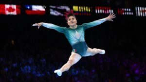Alexa Moreno sufre en la final del All Around del Mundial de Gimnasia, tras un problema en la rodilla