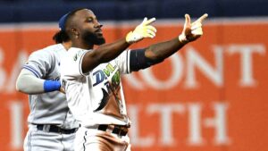 Rays de Randy Arozarena se enfrentan a los Rangers, en duelo de Titanes den los playoffs de la MLB