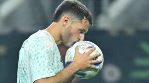 Santiago Giménez vive un momento ‘horrible’ con el Feyenoord en medio de su etapa goleadora