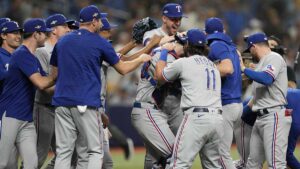 Rangers barren a Rays de Randy Arozarena y los eliminan en serie de comodines