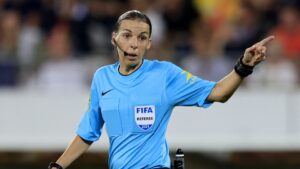 Frappart, la primera en arbitrar un choque internacional en Wembley