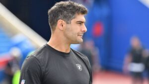 Jimmy Garoppolo sale del protocolo de conmociones y será titular en el Packers vs Raiders