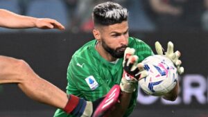 Final de locura en el Genoa vs Milan: Los dos porteros son expulsados y Giroud como portero se luce con una atajada salvadora