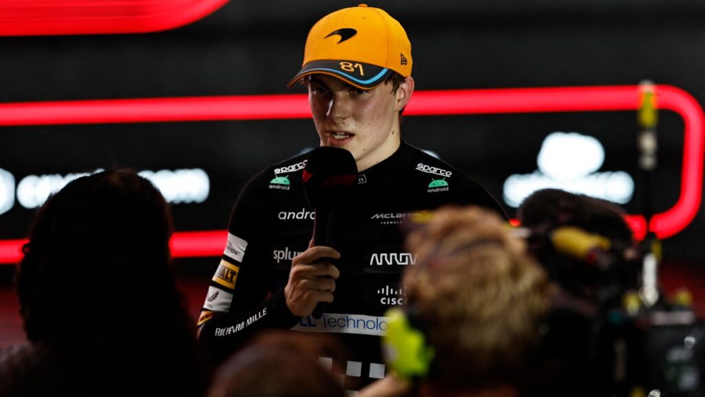 ¡De locos! Oscar Piastri se entera de la eliminación de su vuelta en inusual entrevista