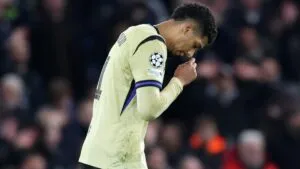 Ronald Araújo realiza un viaje espiritual a Israel para recuperar estabilidad con el Barcelona