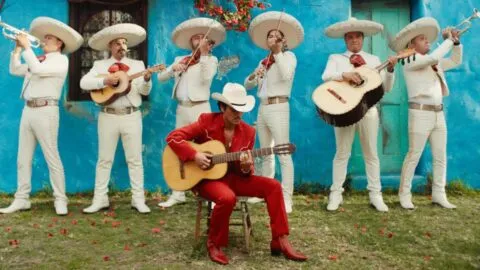 Bruno Mars lanza canción y video en español: ¿Qué dice la letra de “Lo arriesgo todo”?