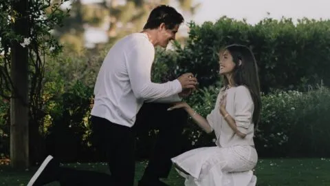 A lo Taylor Swift y Travis Kelce: Justin Herbert le entrega anillo a Madison Beer y sellan compromiso